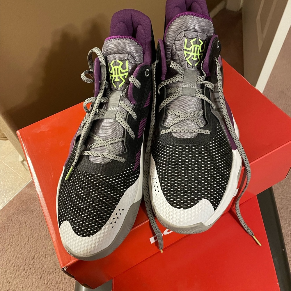 Adidas D.O.N issue 1 Donovan Mitchell Spider-Man